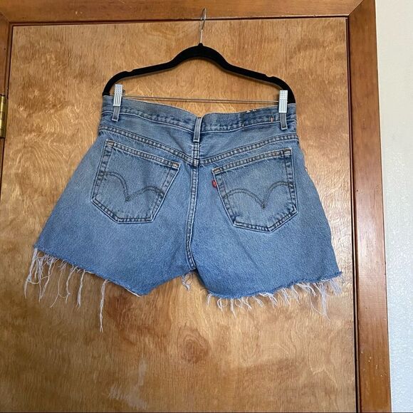 Levi’s 550 Mid Thigh Light Wash Frayed Denim mom Shorts - Picture 10 of 10
